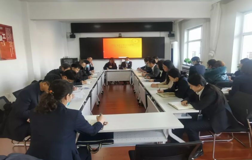 鞍勤集團、溫泉集團召開(kāi)“兩會(huì )”及元旦春節信訪(fǎng)維穩專(zhuān)題會(huì )議